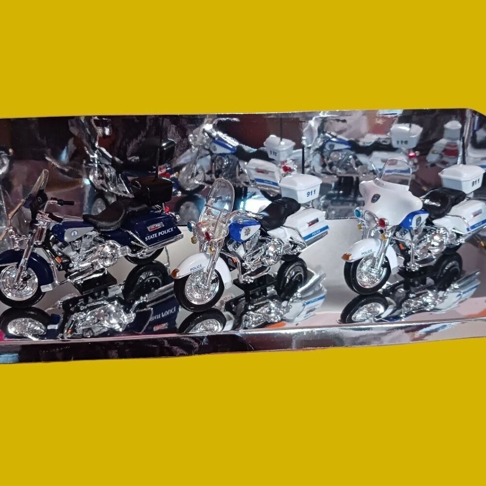 Harley-Davidson Collector Edition 1:18 Scale Police Motorcycles Maisto Series 3 - Picture 2 of 12